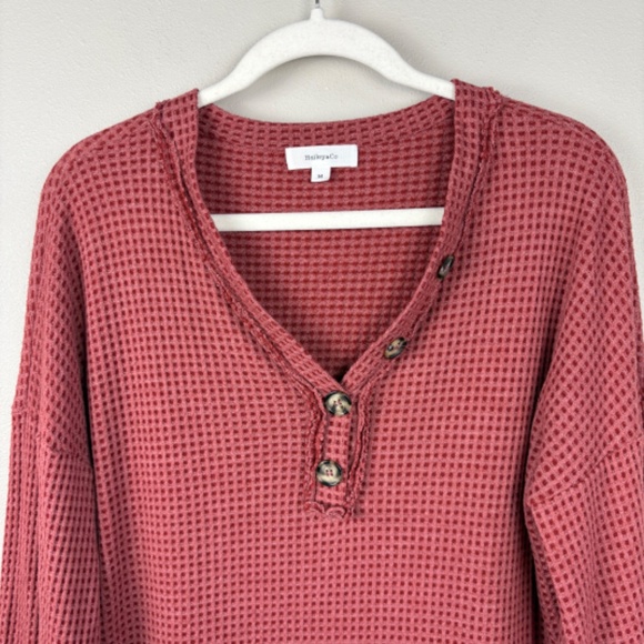Hailey & Co Waffle Knit V-Neck Top - Size Medium - Picture 2 of 4
